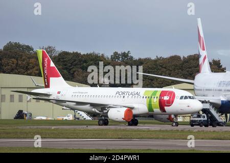 CS-TTV Airbus A319 112 von TAP Air Portugal in Cotswold Flughafen Kemble 10/10/2020 im Geschäft mit Air Salvage International Stockfoto