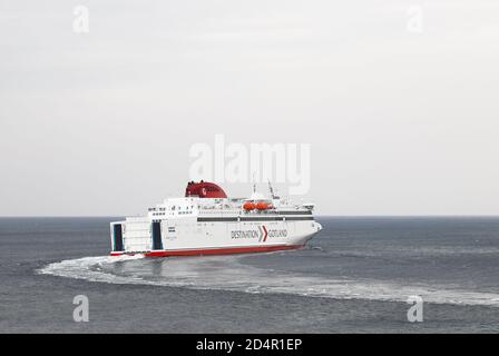 Visby, Schweden - 4. Oktober 2020: Auto- und Passagierfähre SF 1650 Gotland in Dienst für Destination Gotland fährt von Visby nach Nynashamn. Stockfoto