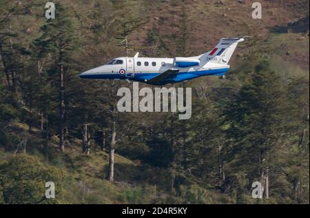 RAF Phenom ZM335, Low Level Flying in Thirlmere im Seengebiet, LFA17 Stockfoto