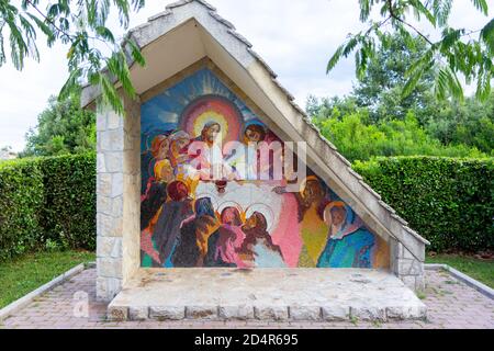 Mosaik der Institution der Eucharistie als fünftes leuchtendes Geheimnis des Rosenkranzes. Medjugorje, Bosnien und Herzegowina. Stockfoto