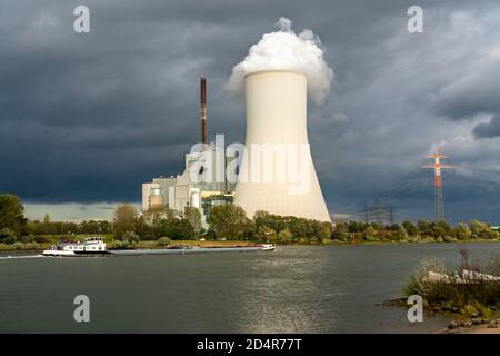 Kühlturm des Kohlekraftwerks Duisburg-Walsum, betrieben von STEAG und EVN AG, 181 Meter hoch, Kraftwerksblock 10, Dampfwolke, Kohle ca. Stockfoto