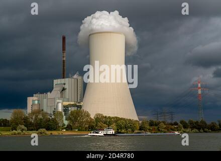 Kühlturm des Kohlekraftwerks Duisburg-Walsum, betrieben von STEAG und EVN AG, 181 Meter hoch, Kraftwerksblock 10, Dampfwolke, Kohle ca. Stockfoto