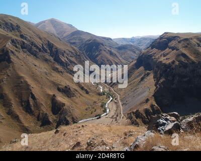 Ruinen eines Thermalbades in Istisu, Berg-Karabach Stockfoto