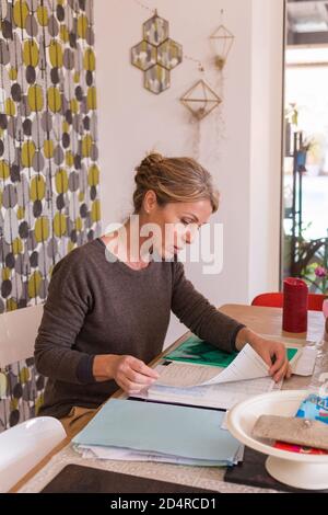 Frau mit administrativen arbeiten. Stockfoto