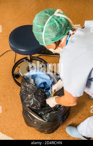 OP-Saal, Krankenhausabfälle, Frankreich. Stockfoto