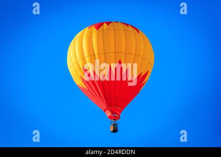 Heißluftballons fliegen über Oklahoma City Stockfoto