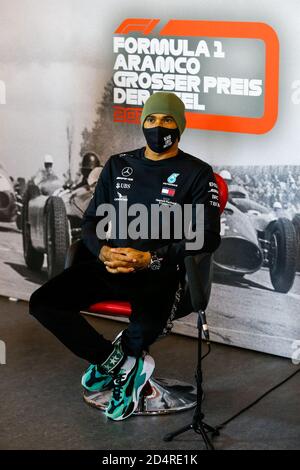 Nurburg, Deutschland. Oktober 2020. HAMILTON Lewis (gbr), Mercedes AMG F1 GP W11 Hybrid EQ Power+, Portrait, Post-Qualifying Pressekonferenz während der Formel 1 Aramco Grosser Preis der Eifel 2020, Eifel Grand Prix, vom 9. Bis 11. Oktober 2020 auf dem N Credit: LM/DPPI/Antonin Vincent/Alamy Live News Stockfoto