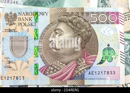 Makrofoto der Vorderseite der seltenen polnischen Banknote mit 500 Zloty, Nahaufnahme des Profils von Jan III Sobieski. Stockfoto