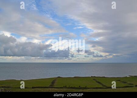 Niton und St Catherines Lighthouse, während Storm Alex hereinfegt Von Westen Oktober 2020 Stockfoto