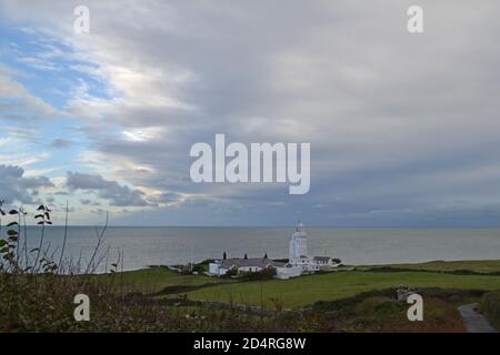 Niton und St Catherines Lighthouse, während Storm Alex hereinfegt Von Westen Oktober 2020 Stockfoto