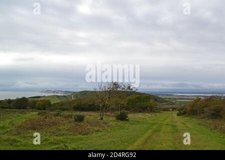 Blick nach Westen von Westover Down bis Tennyson Down Auf Isle of Wight kommt der Sturm Alex in Sicht Großer Oktobersturm Stockfoto