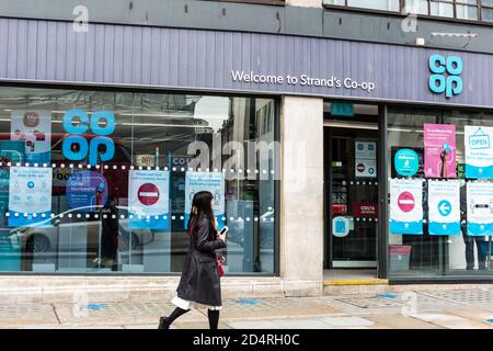 Co-Op Store Front, London Strand Stockfoto