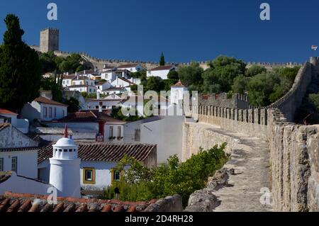 Stadtmauer von Obidos Stockfoto