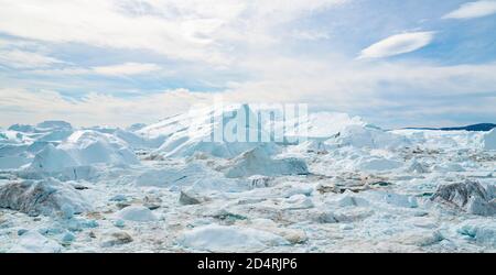 Globale Erwärmung und Klimawandel - Eisberge vom schmelzenden Gletscher Auf Grönland Stockfoto