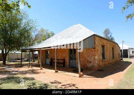 Das Stonehouse ist ein denkmalgeschütztes Haus, erbaut um 1880s bis 1890s, der Boulia Heritage Complex, Boulia, Queensland, QLD, Australien Stockfoto