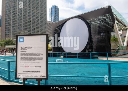 Lunar Garden beim „Nuit Blanche“ Arts and Culture Festival in Toronto, Kanada, 2019 Stockfoto