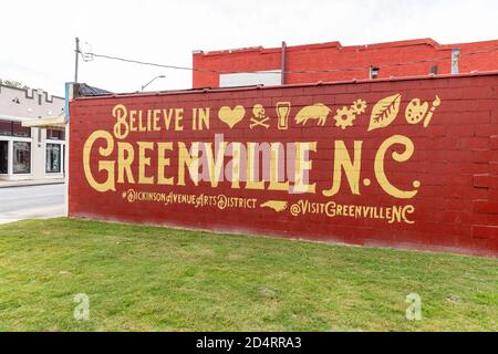 Greenville, NC / USA - 24. September 2020: Glauben Sie an Greenville NC Wandgemälde im Greenville Arts District Stockfoto