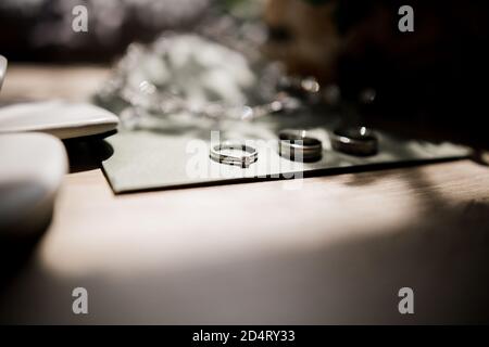 Eine Hochzeit klingelt auf Einladungskarten für die Hochzeit Stockfoto