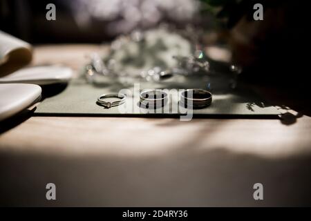 Eine Hochzeit klingelt auf Einladungskarten für die Hochzeit Stockfoto