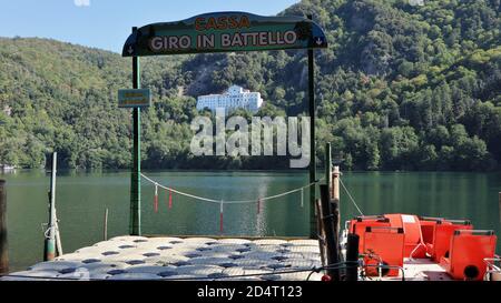 Monticchio - Panorama del Lago Piccolo dal molo Stockfoto