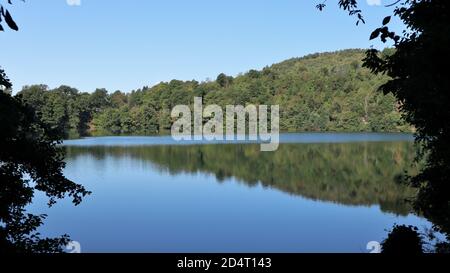 Monticchio - Scorcio del Lago Piccolo dalla riva Stockfoto