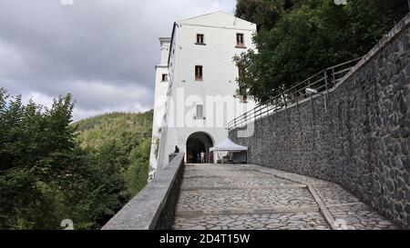 Monticchio - Accesso al museo del santuario Stockfoto