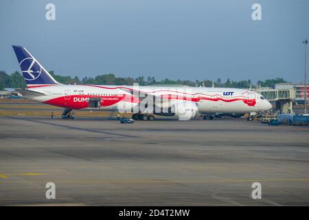 COLOMBO, SRI LANKA - 24. FEBRUAR 2020: BOEING 787-9 DREAMLINER (SP-LSC) LOS - Polish Airlines bereitet sich auf den Start am Flughafen Bandaranaike vor Stockfoto