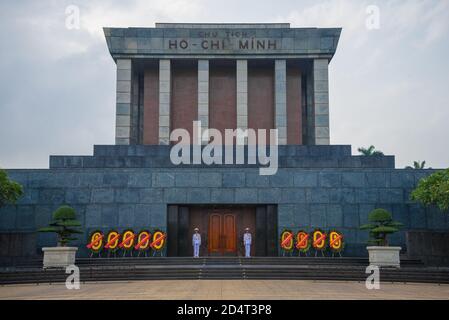 HANOI, VIETNAM - 09. JANUAR 2016: Ho-Chi-Minh-Mausoleum an einem bewölkten Tag Stockfoto