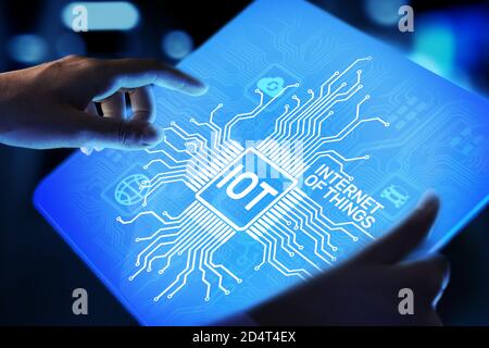 IOT Internet der Dinge digitale Transformation moderner Technik Konzept auf virtuellen Bildschirm Stockfoto