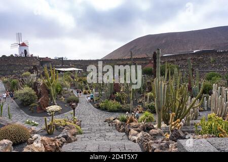 Lanzarote, Spanien - August 7,2018:Symbol am Eingang des berühmten Kaktusgartens auf Lanzarote während eines bewölkten Tages Stockfoto