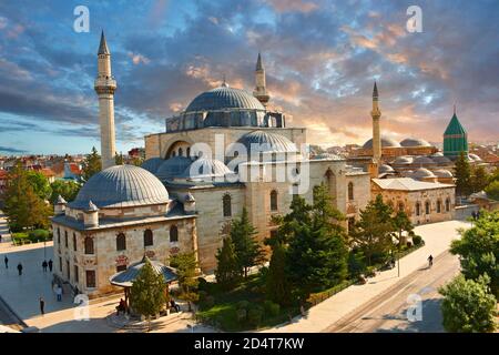 Die Selimiye Cammi (Moschee) neben dem Mevlâna Museum, das Mausoleum von Jalal ad-DIN Muhammad Rumi, ein Sufi Mystiker auch bekannt als Mevlâna oder Rumi. It Stockfoto