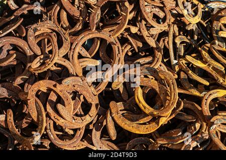 Eine Schmiede Horseshoe Entsorgungsgrube. Stockfoto