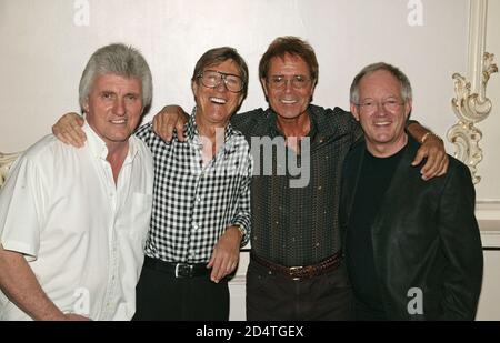 Cliff Richard & The Shadows Reunion im London Palladium Juni 2004 Stockfoto