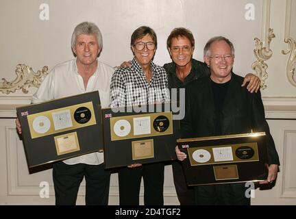 Cliff Richard & The Shadows Reunion im London Palladium Juni 2004 Stockfoto