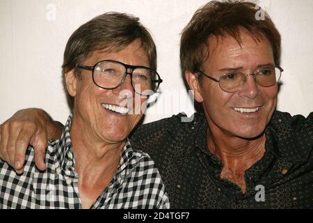 Cliff Richard & The Shadows Reunion im London Palladium Juni 2004 Stockfoto