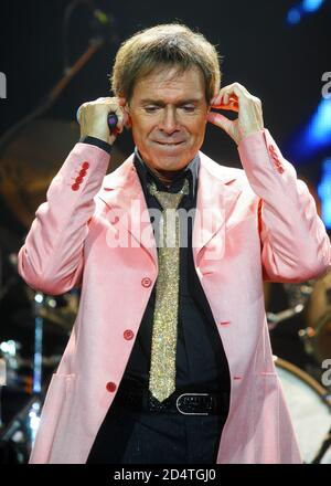 Cliff Richard tritt in der Arena 02 mit den Schatten auf September 2009 Stockfoto