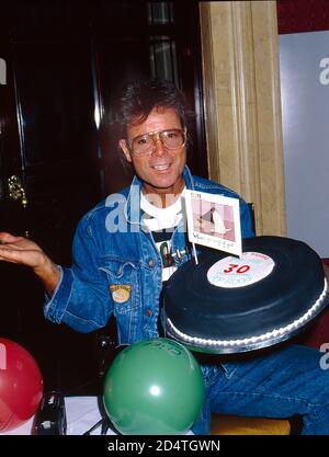 Cliff Richard feiert 30 Jahre Showbusiness im Jahr 1988 Stockfoto