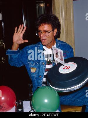 Cliff Richard feiert 30 Jahre Showbusiness im Jahr 1988 Stockfoto