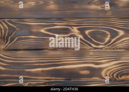Textur von gebranntem braunem dunklem Holz, Tafelhintergrund Stockfoto