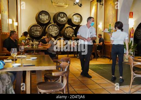 El Pimpi, traditionelle spanische Bar, Bodegas El Pimpi, Malaga, Costa del Sol, Andalusien, Spanien. Stockfoto