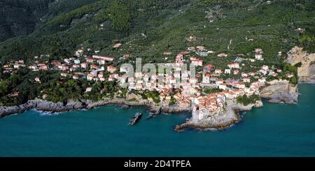 Luftaufnahme von Tellaro, altes und kleines Dorf in der Nähe von Lerici, im Golf von La Spezia (Golfo dei Poeti) Ligurien, Italien, Europa Stockfoto