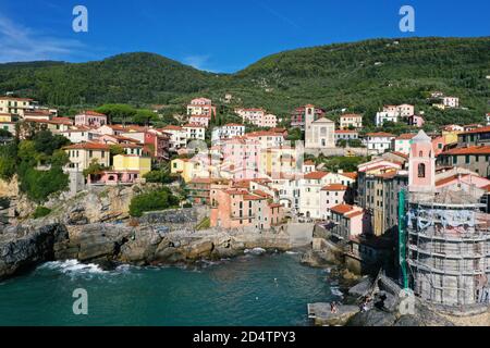 Luftaufnahme von Tellaro, altes und kleines Dorf in der Nähe von Lerici, im Golf von La Spezia (Golfo dei Poeti) Ligurien, Italien, Europa Stockfoto