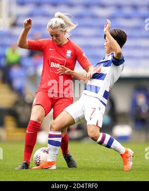 Mollie Green (links) von Birmingham City und Gaeul Jeon von Reading kämpfen während des Spiels der FA Women's Super League im Madejski Stadium, Reading, um den Ball. Stockfoto