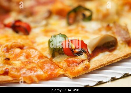 Geschlossen von Tooring leckere Pizza Lieferbox Stockfoto