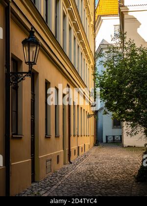 Leere Kopfsteinpflasterstraße in der Altstadt von Prag Stockfoto