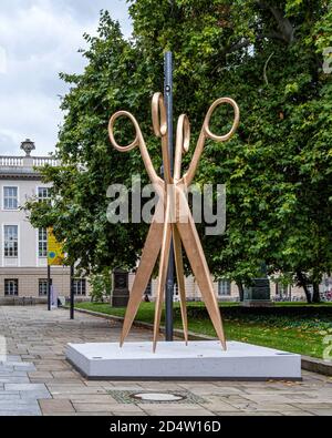 Die Doppelgängerin (2010) der Künstlerin Valie Export vor dem Palais Populaire, unter den Linden 5, Mitte, Berlin Stockfoto