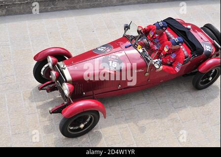 verona, italien, 13. Mai 2011, mille miglia, historische Autorallye Stockfoto