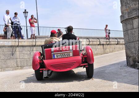 verona, italien, 13. Mai 2011, mille miglia, historische Autorallye Stockfoto