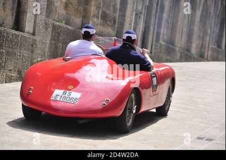 verona, italien, 13. Mai 2011, mille miglia, historische Autorallye Stockfoto