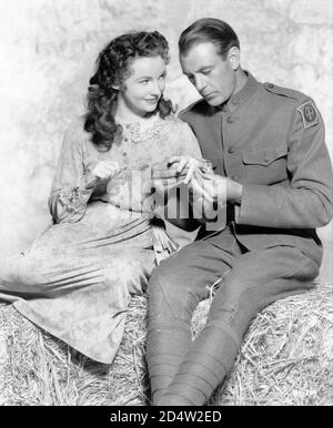 GARY COOPER und JOAN LESLIE am Set offen mit Joan Leslies beiden ...